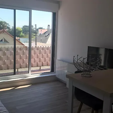 Locations Saisonnieres Avec Balcon 民宿 *